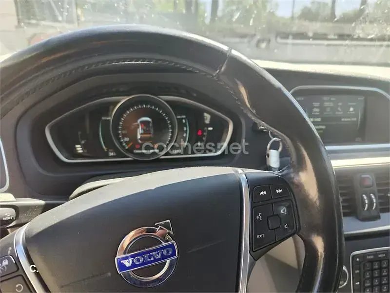 Usado Volvo V40 CC Momentum 120 CV (88 kW) 2015 Azul Familiar