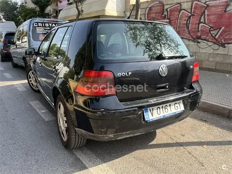 Usado VW Golf IV Highline 100 CV (73 kW) 2000 Negro Berlina