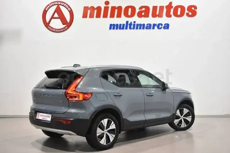 Usado Volvo XC40 Momentum 262 CV (192 kW) 2020 Gris / plata SUV