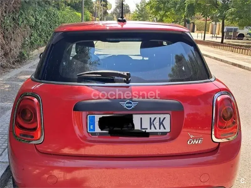 Usado Mini ONE 102 CV (75 kW) 2020 Rojo Utilitario