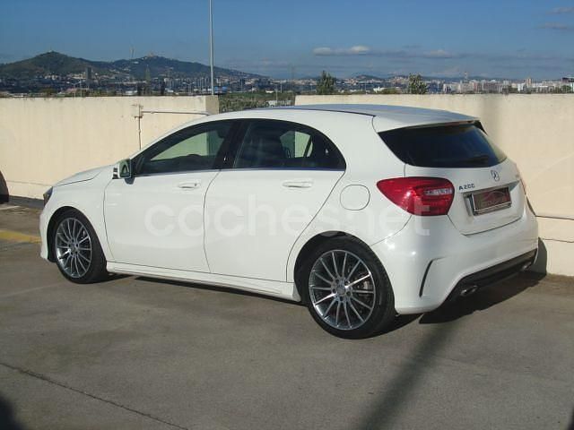 Usado Mercedes A200 AMG line 137 CV (100 kW) 2014 Blanco Berlina