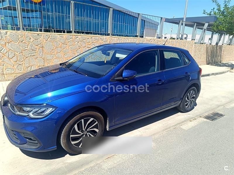 Usado VW Polo Life 95 CV (69 kW) 2022 Azul Berlina