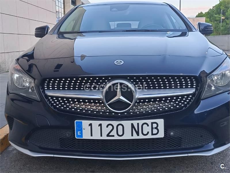 Usado Mercedes CLA200 Shooting Brake 136 CV (100 kW) 2018 Azul Familiar