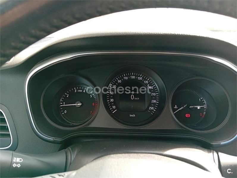 Usado Renault Mégane IV Intens 130 CV (95 kW) 2016 Azul Berlina