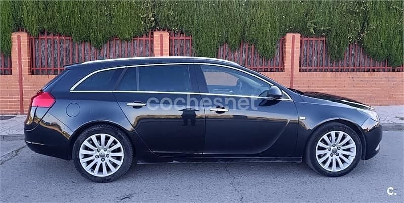 Usado Opel Insignia Edition 160 CV (117 kW) 2010 Negro Familiar