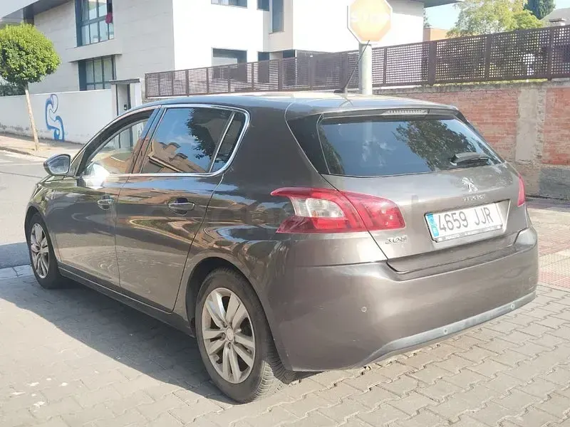 Usado Peugeot 308 Style 110 CV (80 kW) 2015 Beige Berlina