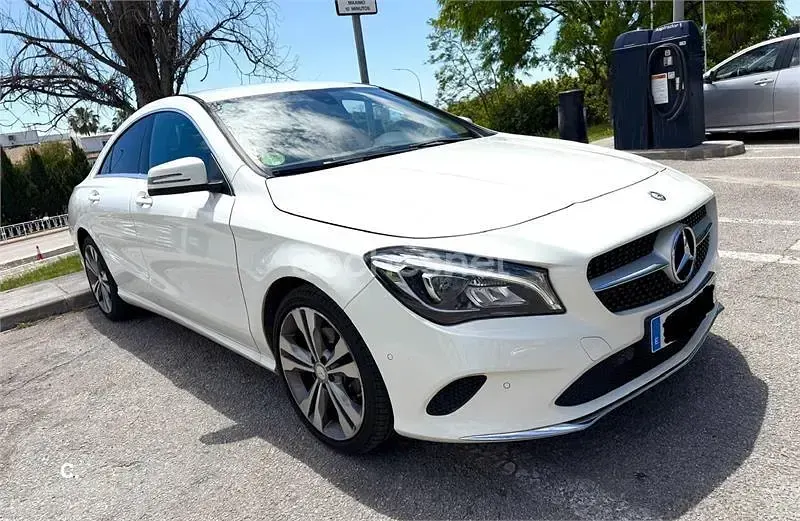 Usado Mercedes CLA200 136 CV (100 kW) 2018 Blanco Berlina