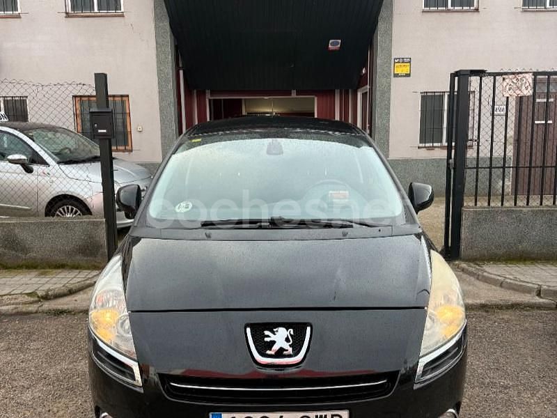 Negro Usado 2010 Peugeot 5008 Monovolumen | 3890 € (Buen precio) - Imagen 1/4