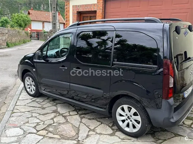 Usado Citroën Berlingo XTR 100 CV (73 kW) 2016 Negro Monovolumen