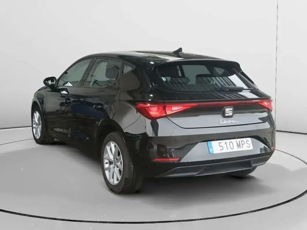 Usado Seat Leon Style 110 CV (80 kW) 2024 Negro Utilitario
