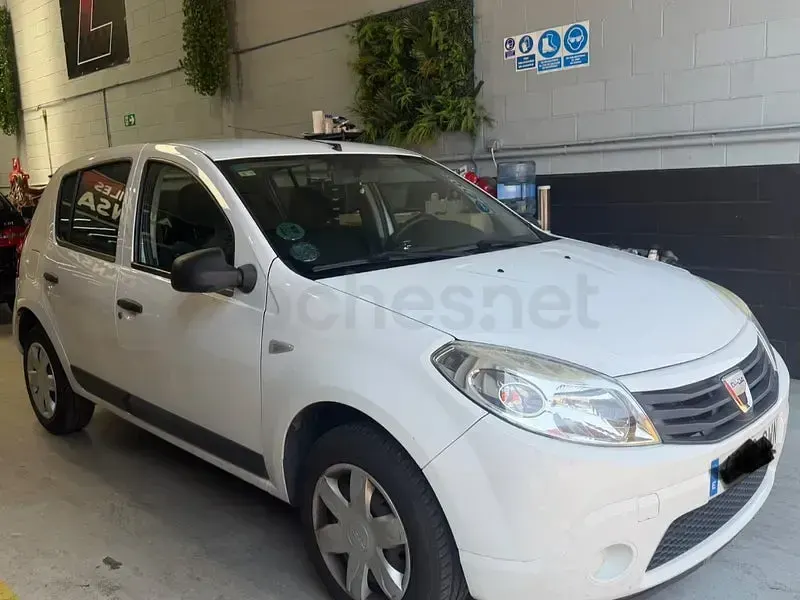 Usado Dacia Sandero Ambiance 75 CV (55 kW) 2010 Blanco Berlina