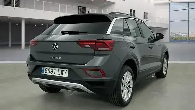 Usado VW T-Roc Life 116 CV (85 kW) 2023 Gris SUV