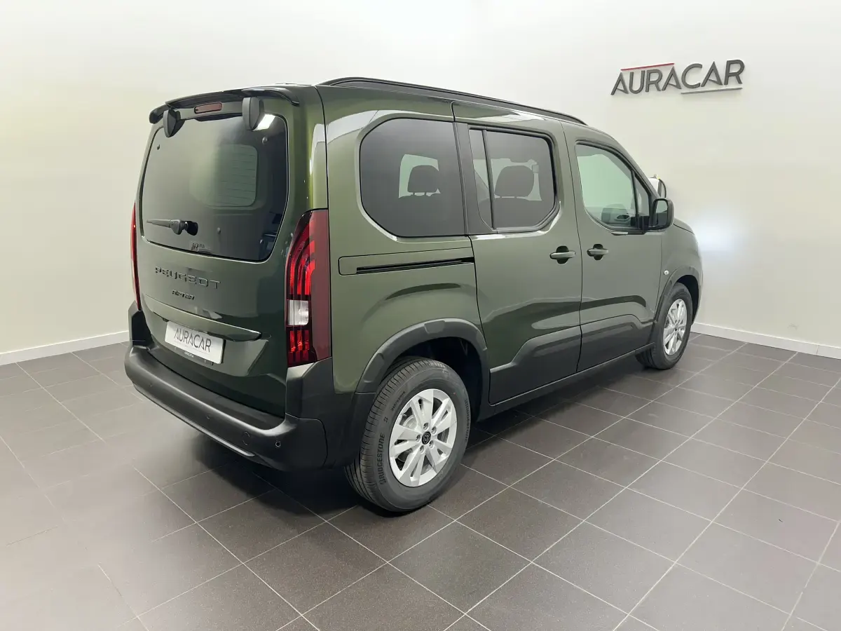 Usado Peugeot Rifter Allure 100 CV (73 kW) 2024 Azul Monovolumen