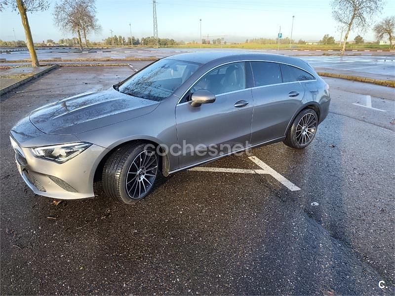 Usado Mercedes CLA200 Shooting Brake 150 CV (110 kW) 2020 Gris / plata Familiar
