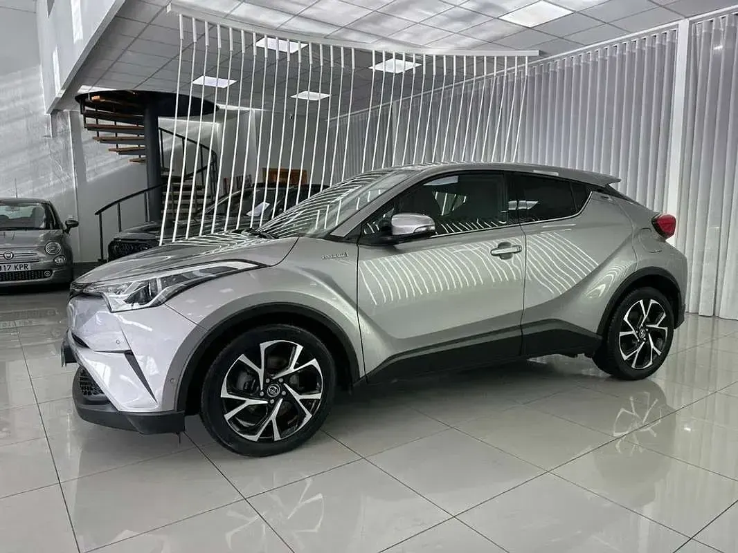 Usado Toyota C-HR Advance 122 CV (89 kW) 2020 Gris SUV