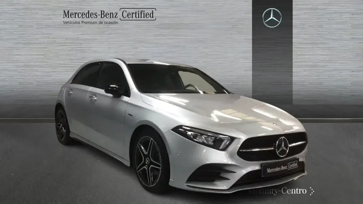 Usado Mercedes A200 AMG line 150 CV (110 kW) 2022 Iridiumsilber  metalliclack Berlina