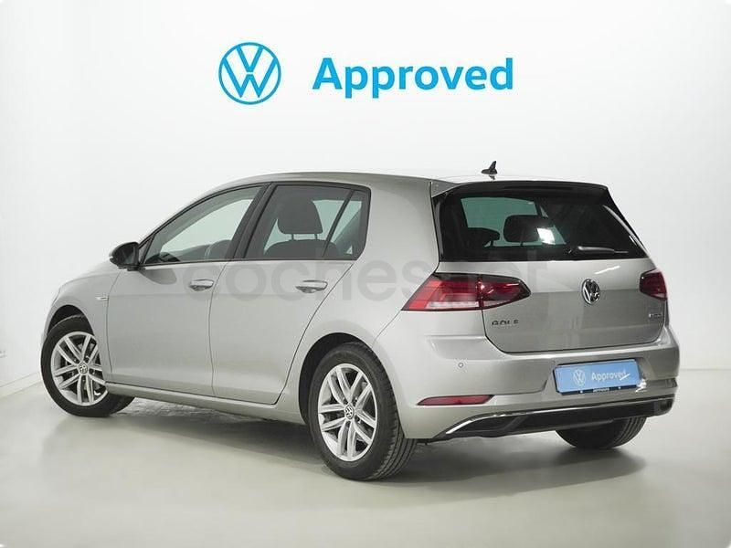 Usado VW Golf VII Advance 131 CV (96 kW) 2019 Gris / plata Berlina