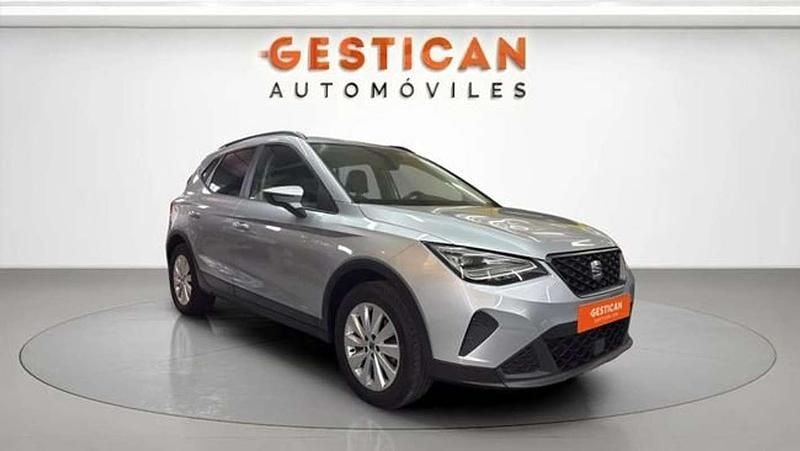 Usado Seat Arona Style 110 CV (80 kW) 2023 Gris SUV