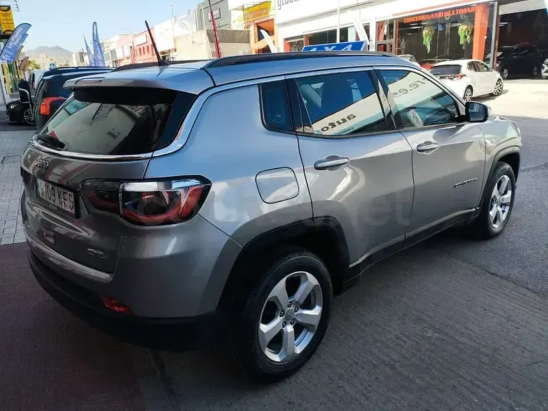 Usado Jeep Compass Longitude 120 CV (88 kW) 2017 Gris / plata SUV