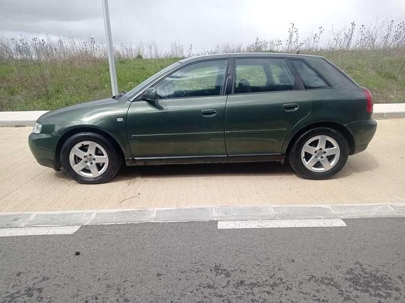 Usado Audi A3 Ambiente 99 CV (72 kW) 2002 Verde Utilitario