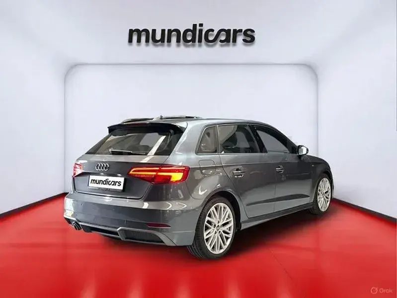 Usado Audi A3 S-Line 116 CV (85 kW) 2018 Gris Berlina