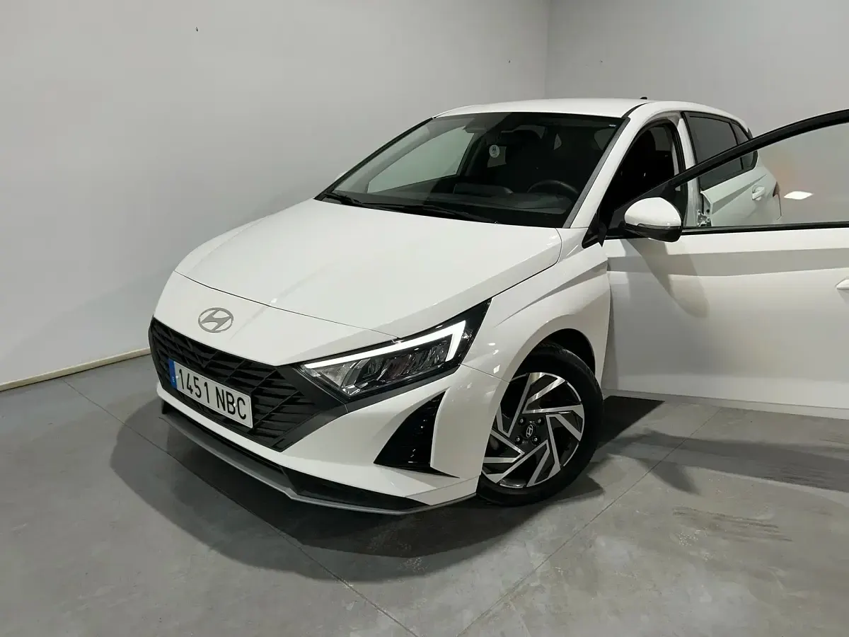 Usado Hyundai i20 83 CV (61 kW) 2025 Blanco Utilitario