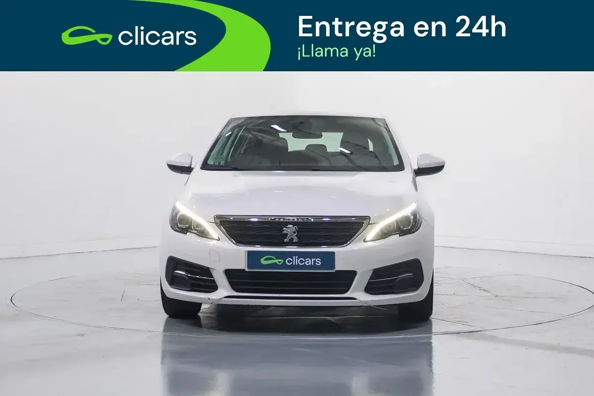 Usado Peugeot 308 Active 130 CV (95 kW) 2018 Blanco