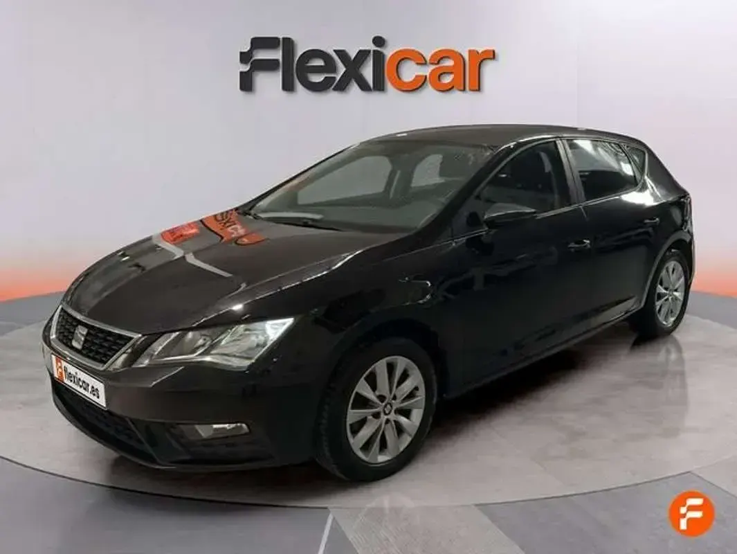 Usado Seat Leon ST Style 110 CV (80 kW) 2018 Negro Familiar
