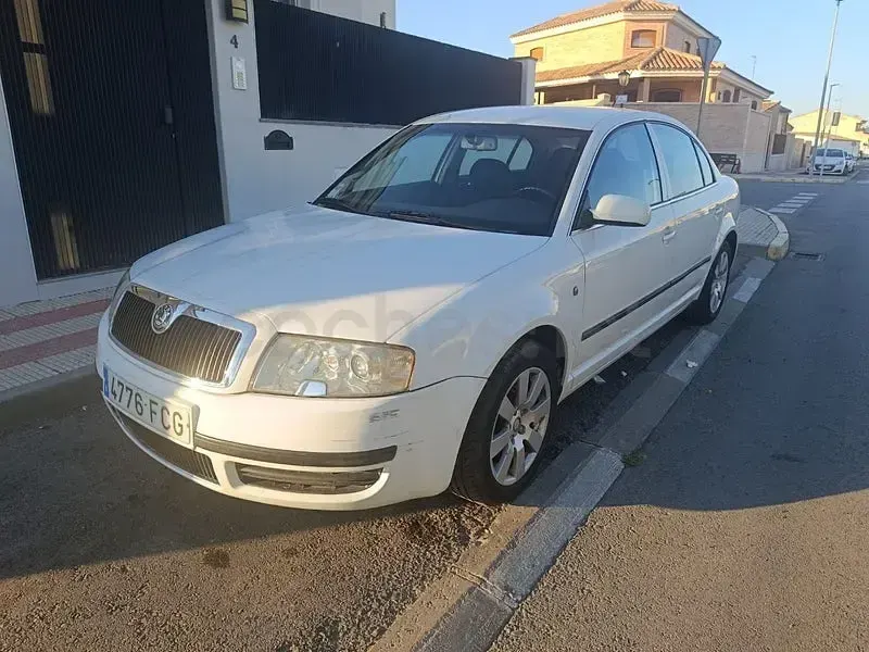 Usado Skoda Superb Comfort 140 CV (102 kW) 2007 Blanco Berlina