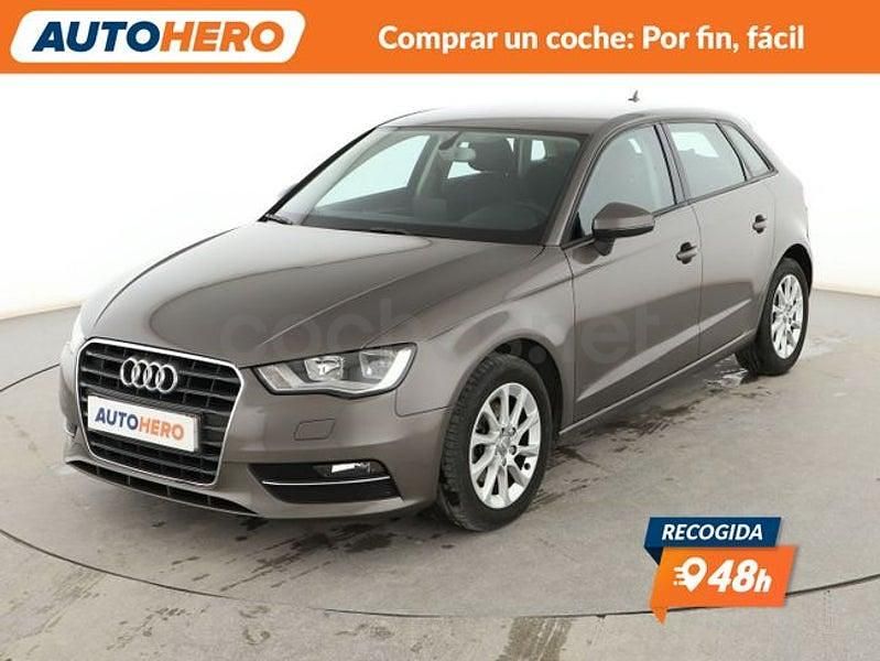 Usado Audi A3 Attraction 105 CV (77 kW) 2014 Gris / plata Berlina