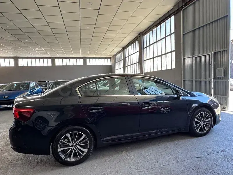Usado Toyota Avensis Advance 143 CV (105 kW) 2015 Azul Berlina