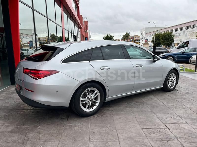 Usado Mercedes CLA200 Shooting Brake 150 CV (110 kW) 2020 Gris / plata Familiar