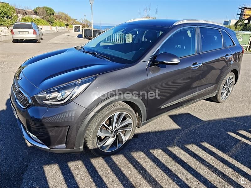 Usado Kia Niro 141 CV (103 kW) 2017 Gris / plata SUV