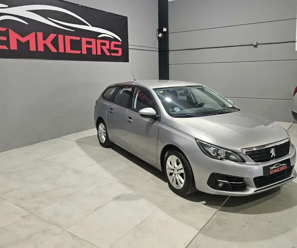 Usado Peugeot 308 Active 99 CV (72 kW) 2018 Gris Utilitario