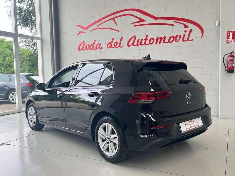 Usado VW Golf VIII Life 131 CV (96 kW) 2022 Negro Utilitario