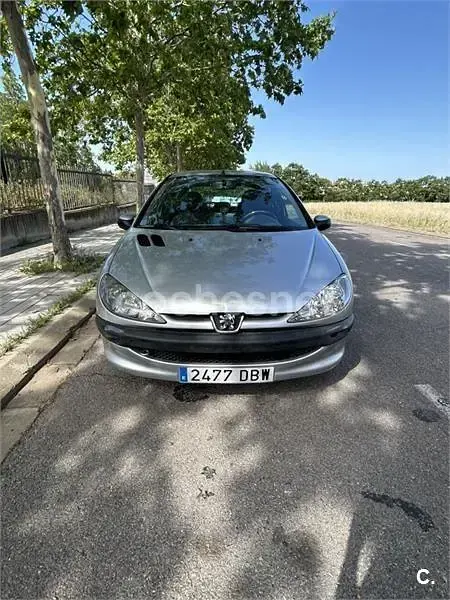 Usado Peugeot 206 60 CV (44 kW) 2004 Gris / plata Berlina