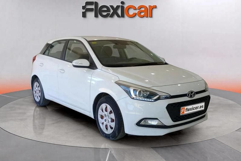 Blanco Usado 2016 Hyundai i20 Berlina | 11.290 € (Precio justo) - Imagen 1/4