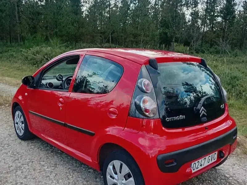 Usado Citroën C1 68 CV (50 kW) 2010 Rojo Utilitario
