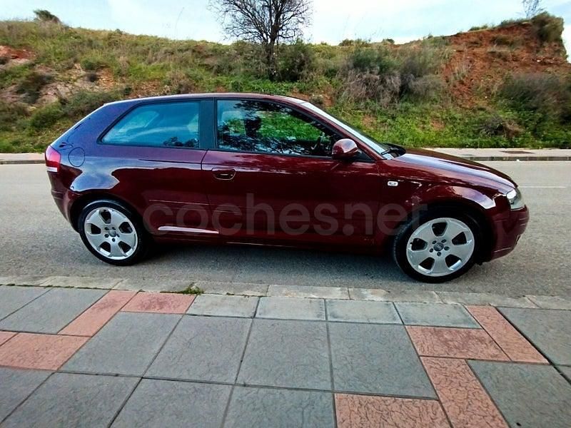Usado Audi A3 Ambition 105 CV (77 kW) 2005 Granate Utilitario