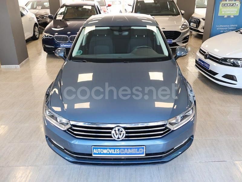 Usado VW Passat Advance 150 CV (110 kW) 2018 Azul Berlina