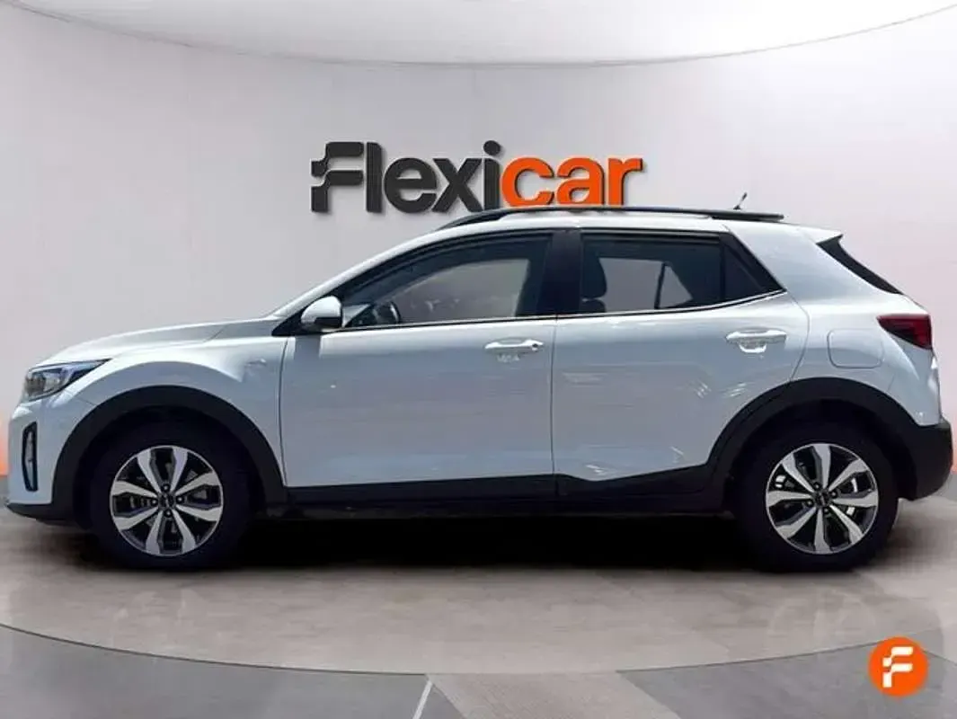 Usado Kia Stonic 101 CV (74 kW) 2022 Blanco SUV