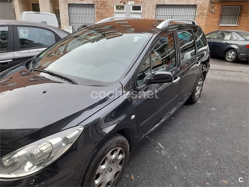 Negro Usado 2005 Peugeot 307 Familiar | 3000 € (Precio justo) - Imagen 1/4