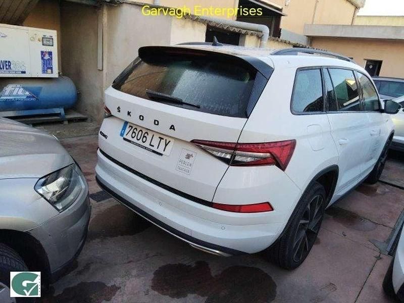 Usado Skoda Kodiaq SportLine 150 CV (110 kW) 2021 Blanco SUV