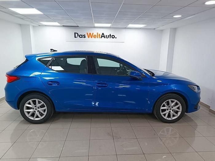 Usado Seat Leon Style 110 CV (80 kW) 2024 Azul Utilitario