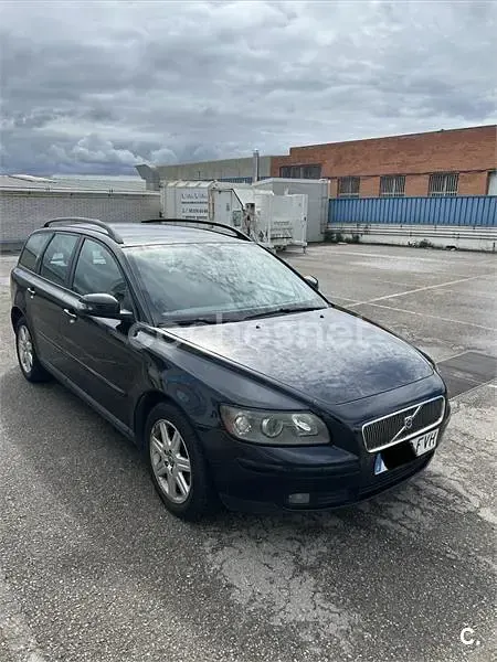 Usado Volvo V50 Momentum 136 CV (100 kW) 2007 Negro Familiar