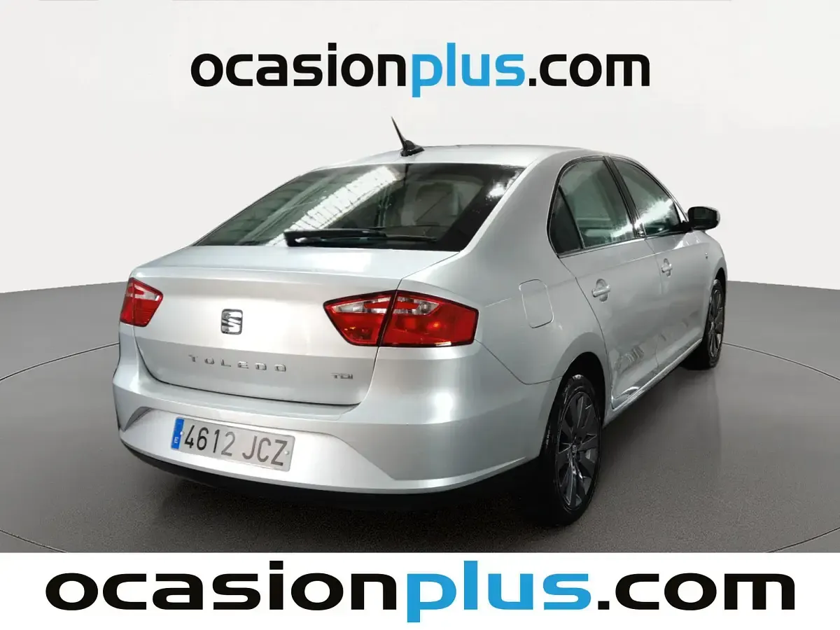 Usado Seat Toledo I-Tech 105 CV (77 kW) 2015 Gris plata Utilitario
