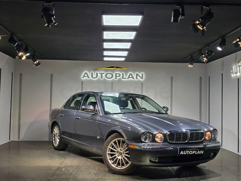 Usado Jaguar XJ6 Executive 207 CV (152 kW) 2006 Gris / plata Berlina