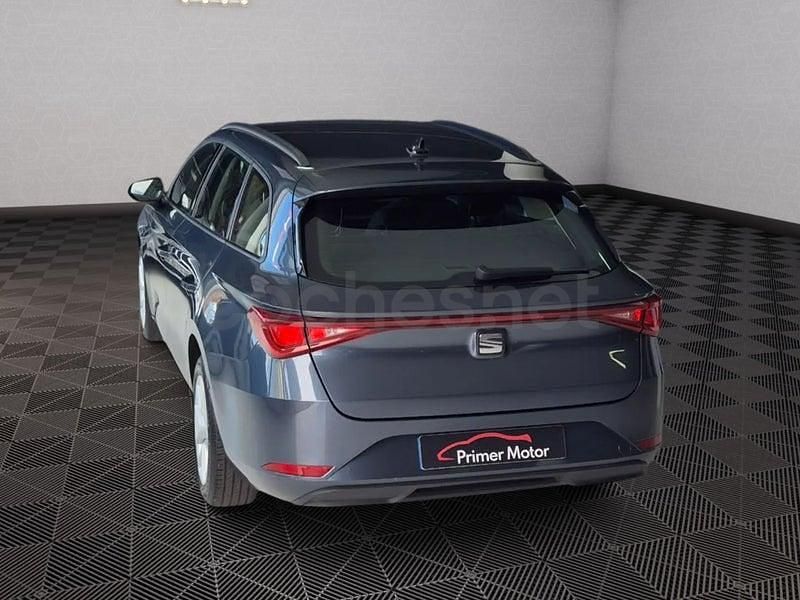 Usado Seat Leon Style 110 CV (80 kW) 2022 Gris / plata Familiar