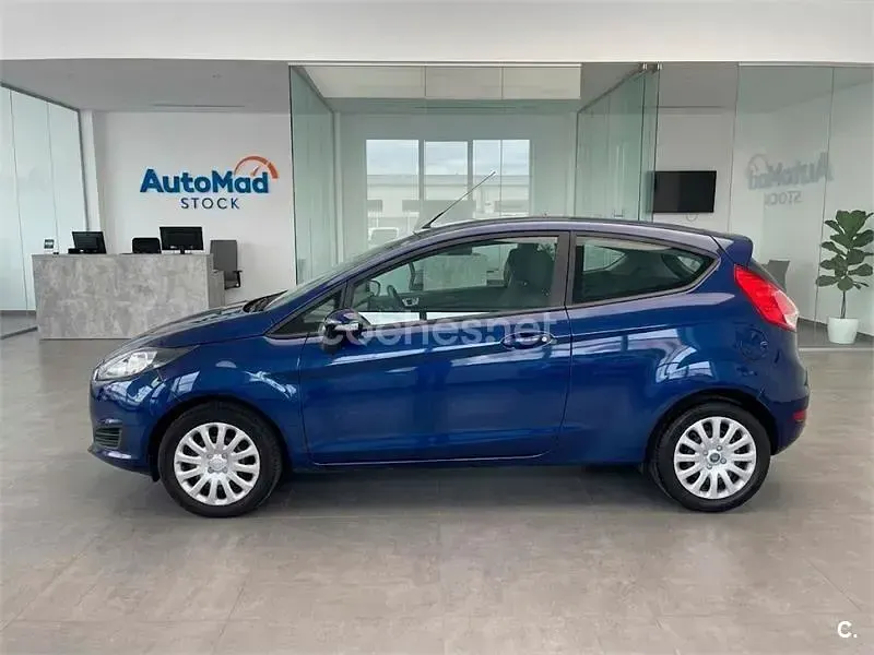 Usado Ford Fiesta Trend 82 CV (60 kW) 2014 Azul Utilitario