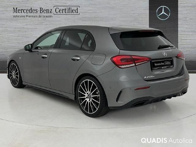 Usado Mercedes A200 AMG line 150 CV (110 kW) 2022 Gris montaña
